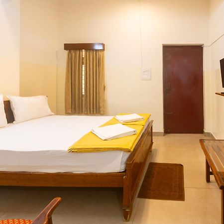 Sri Ramakrishna Hotel Бангалор Экстерьер фото