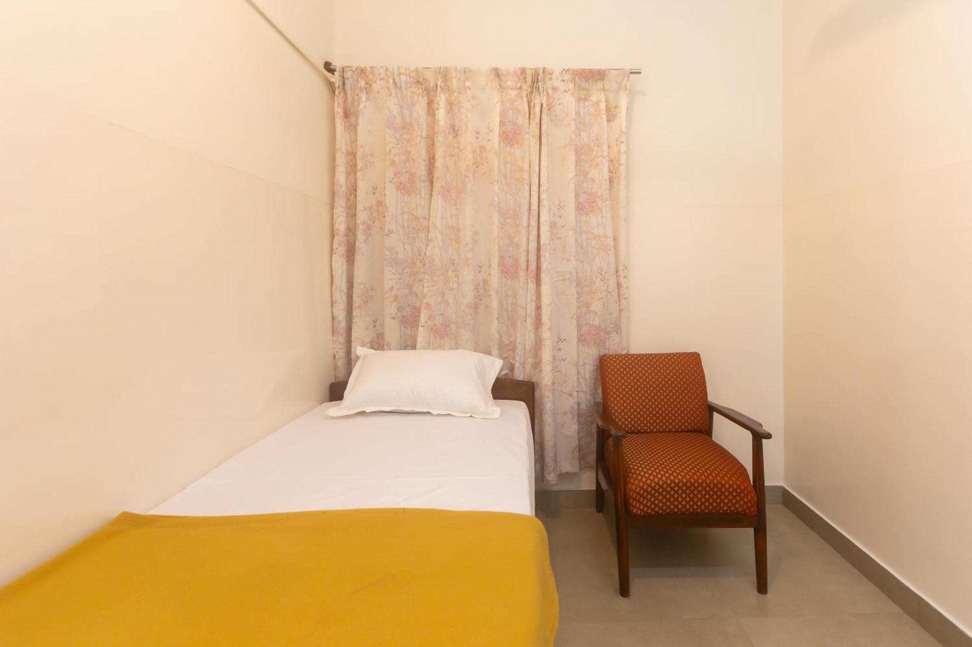Sri Ramakrishna Hotel Бангалор Экстерьер фото