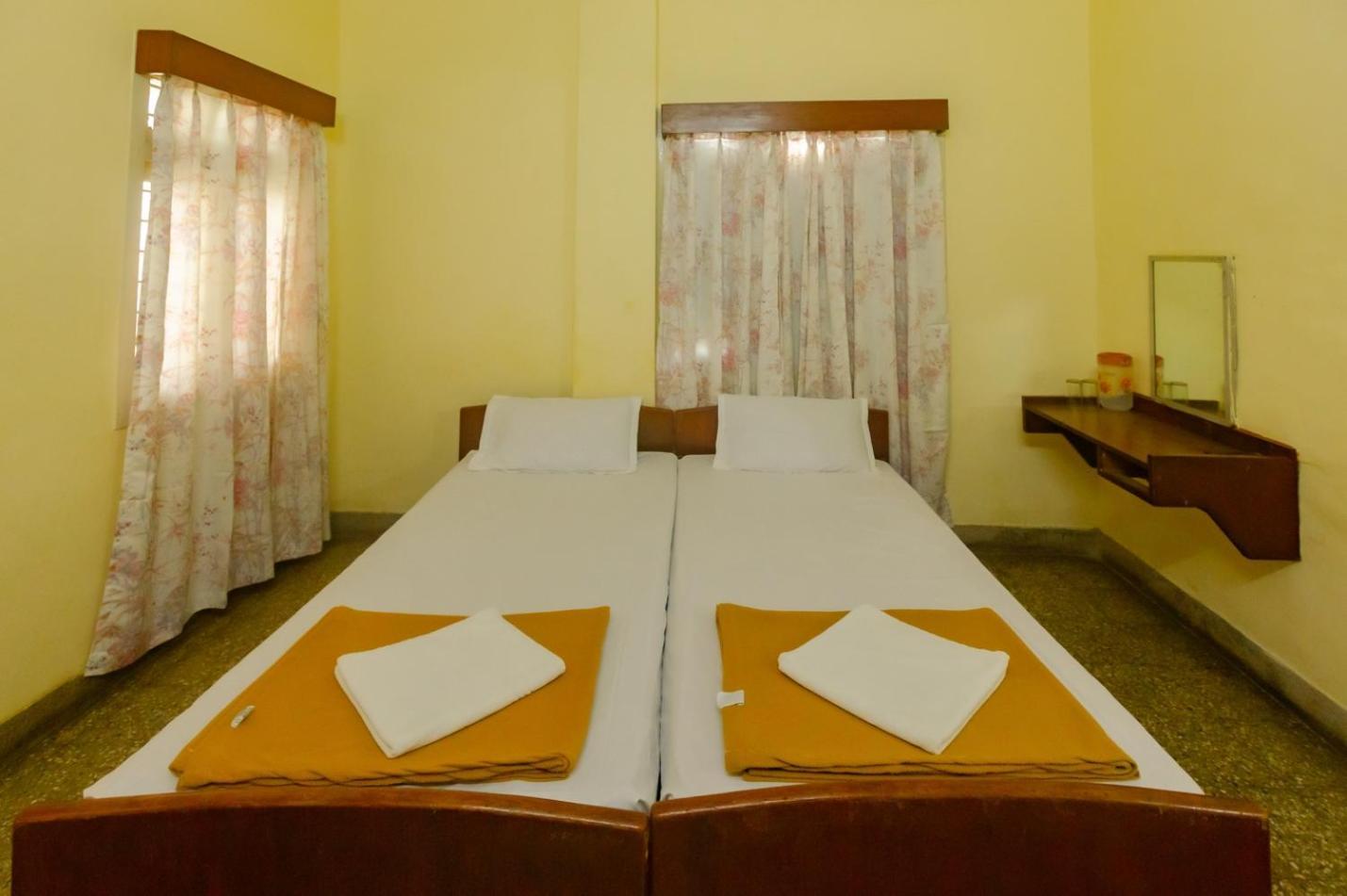 Sri Ramakrishna Hotel Бангалор Экстерьер фото