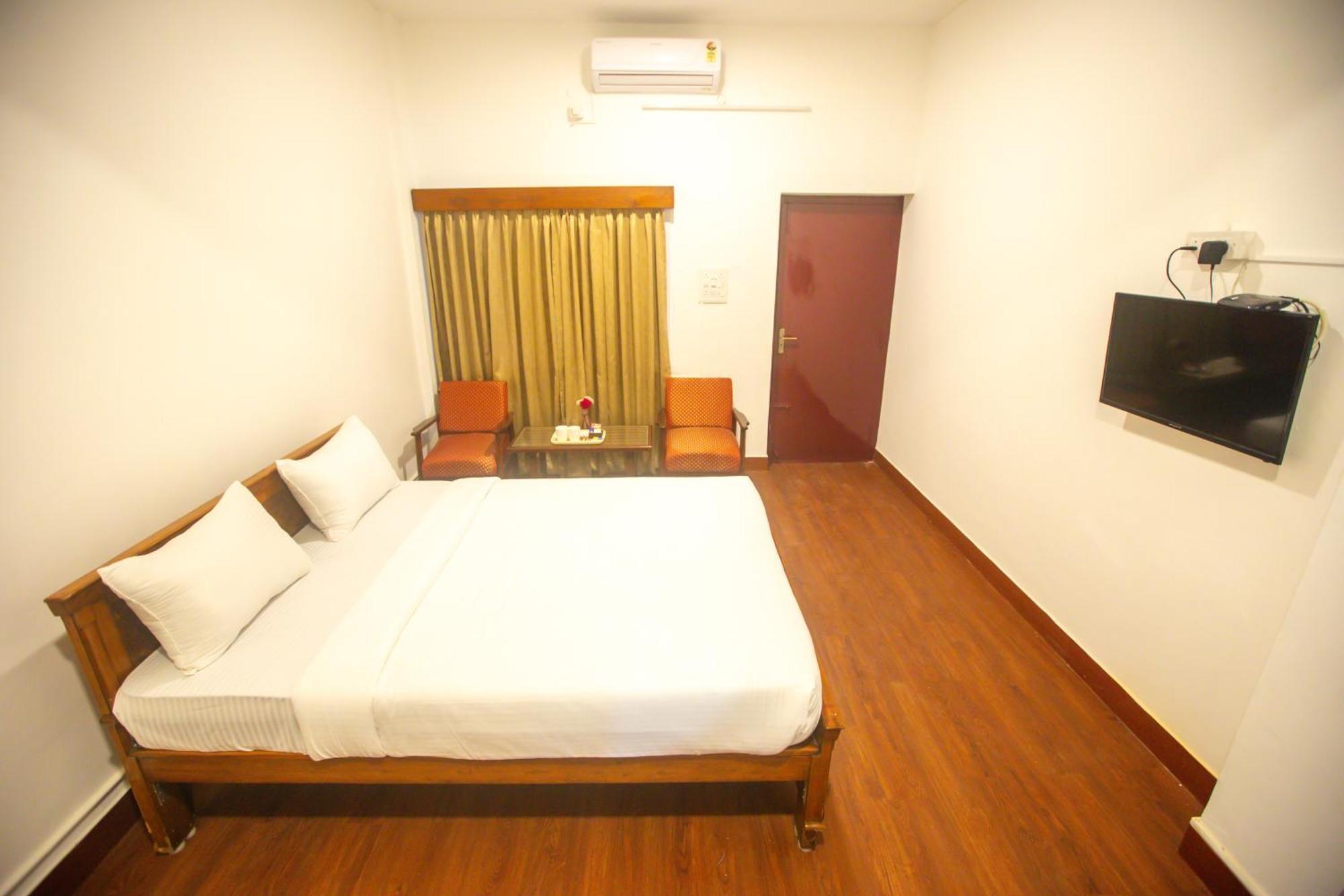 Sri Ramakrishna Hotel Бангалор Экстерьер фото