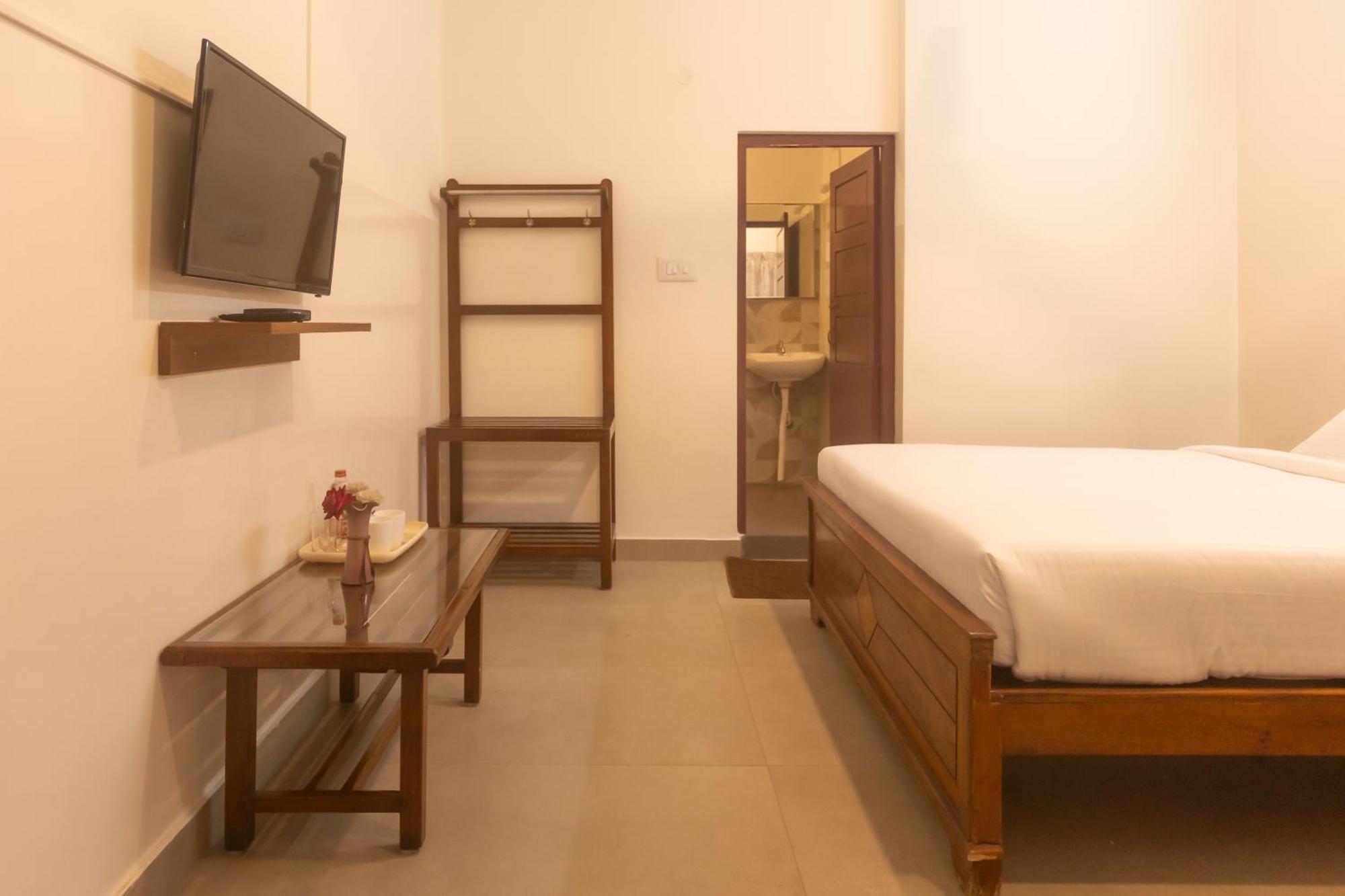 Sri Ramakrishna Hotel Бангалор Экстерьер фото