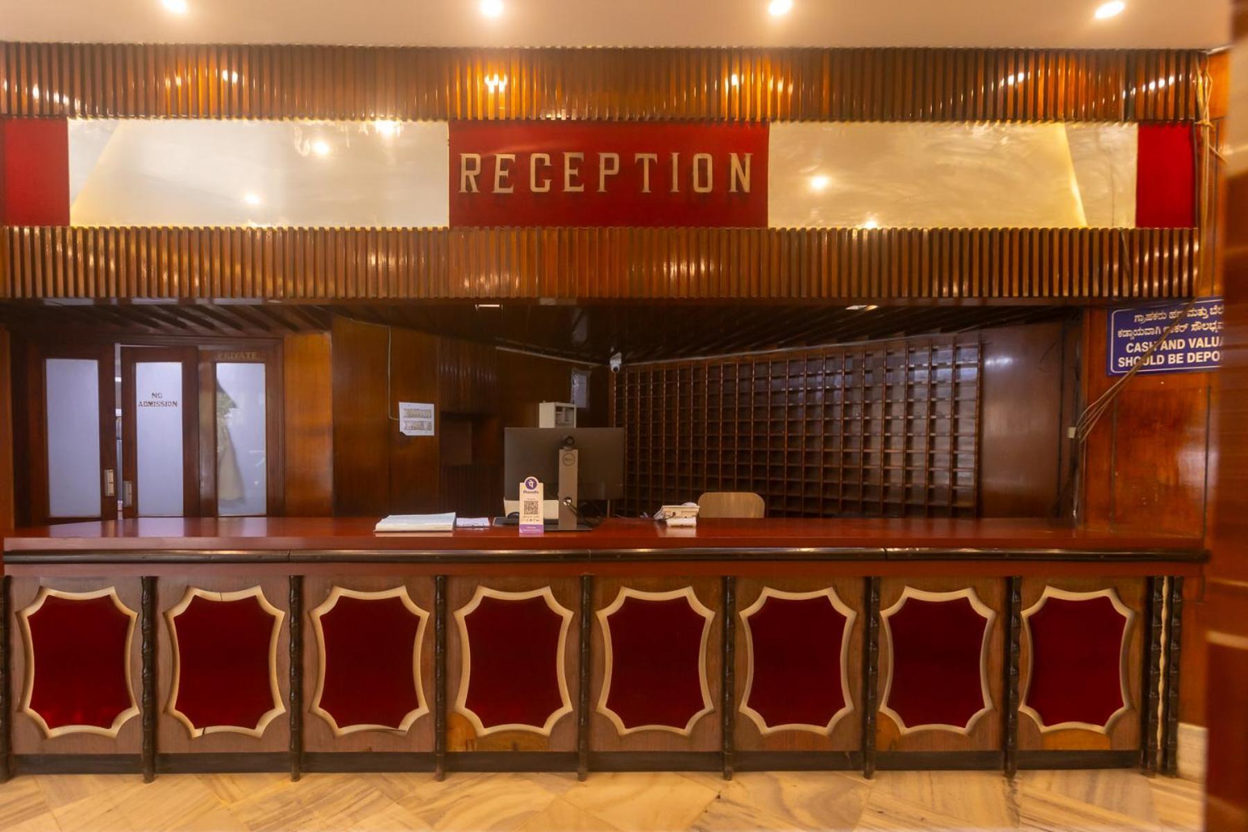 Sri Ramakrishna Hotel Бангалор Экстерьер фото