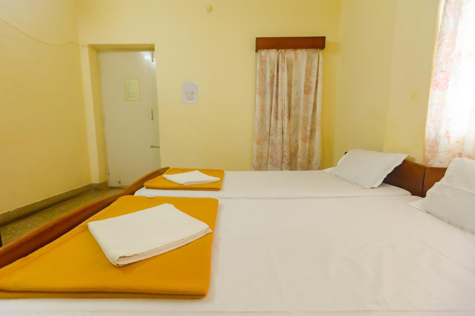Sri Ramakrishna Hotel Бангалор Экстерьер фото
