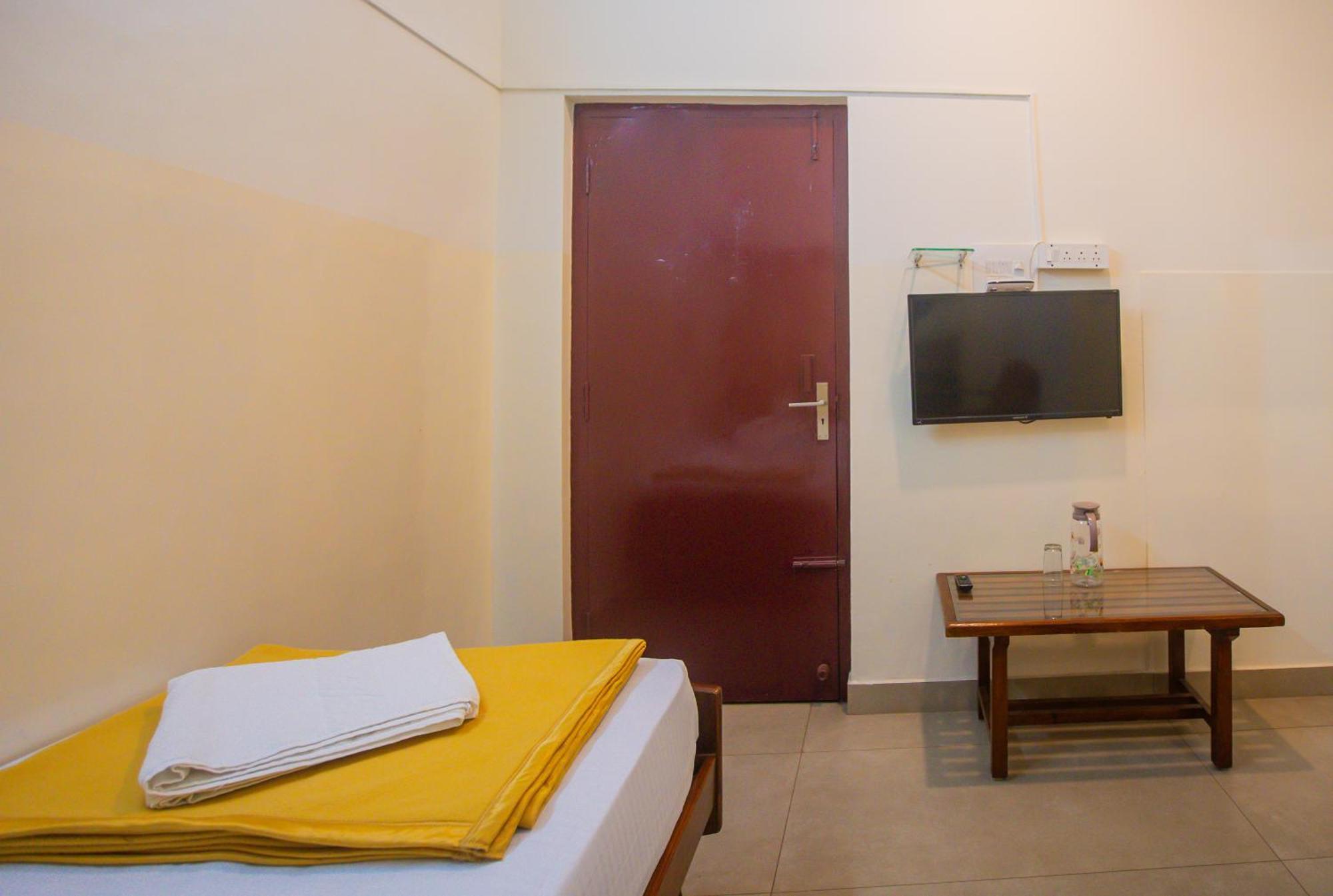 Sri Ramakrishna Hotel Бангалор Экстерьер фото