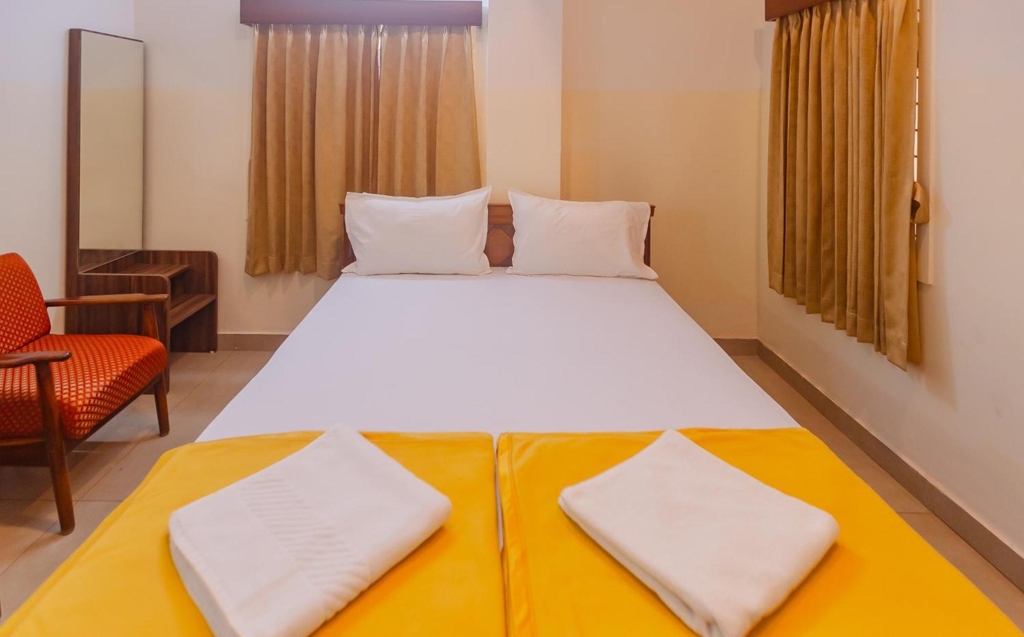 Sri Ramakrishna Hotel Бангалор Экстерьер фото