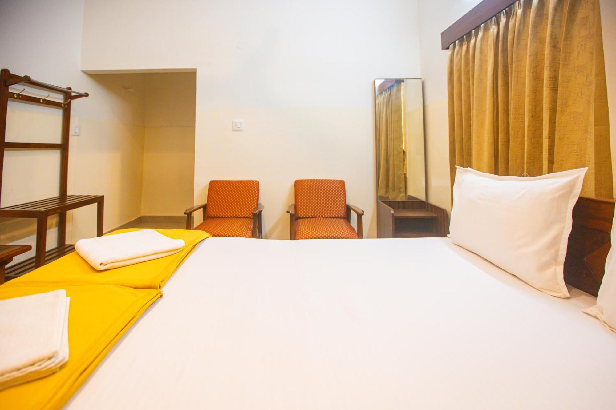 Sri Ramakrishna Hotel Бангалор Экстерьер фото