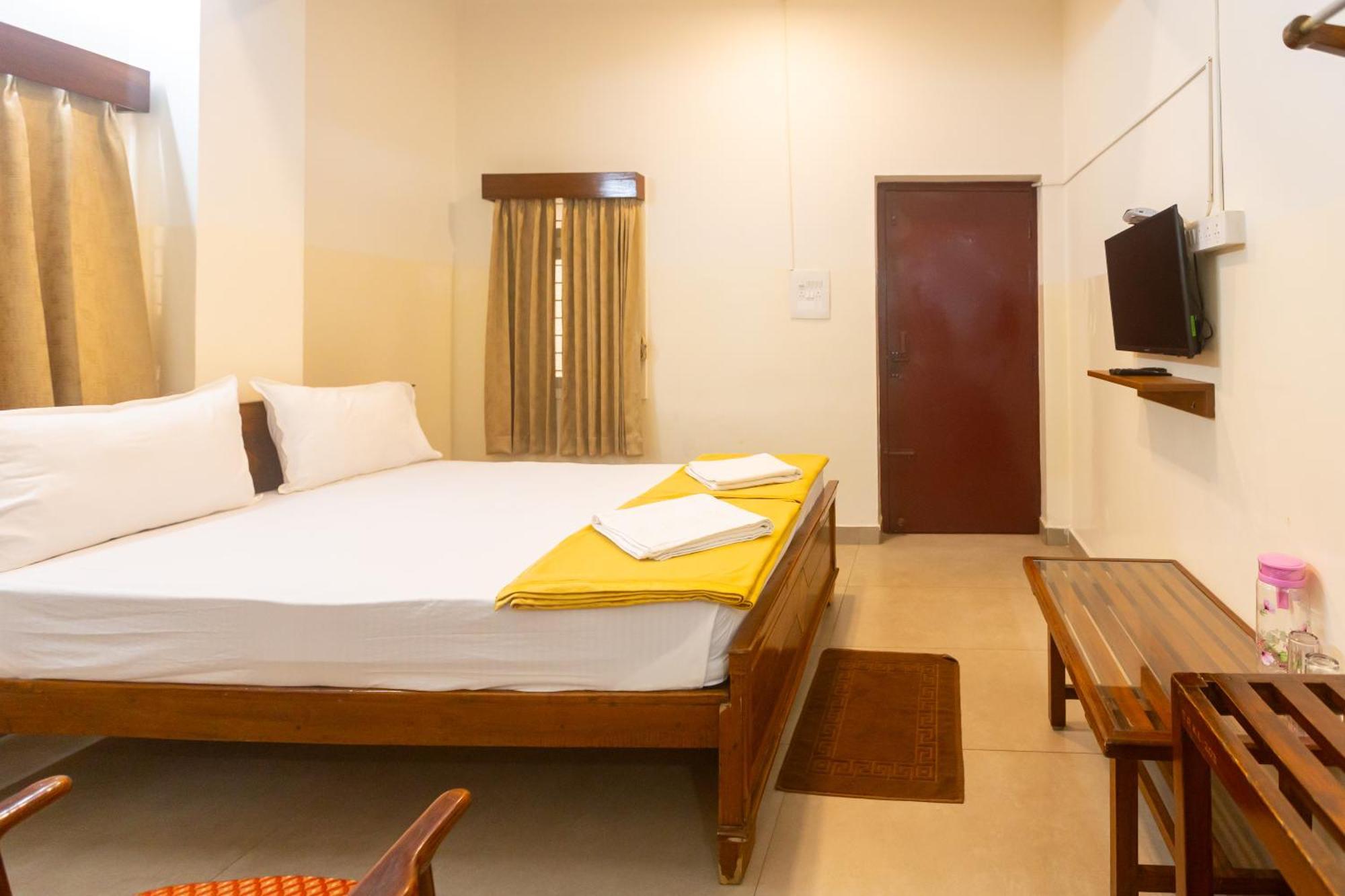 Sri Ramakrishna Hotel Бангалор Экстерьер фото